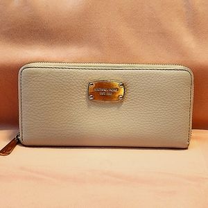 Michael Kors cream wallet
